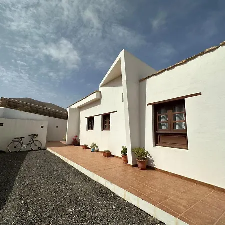 Dom wakacyjny Private With Pool In The Mountains